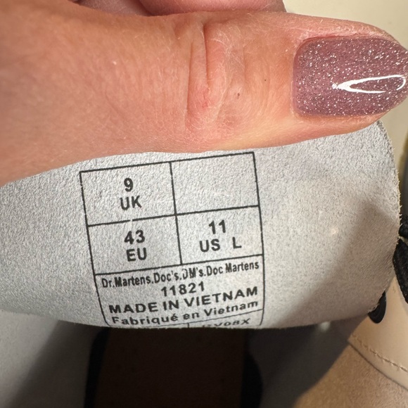 Dr. Martens White Leather Combat Boots 11 Women’s | Lace-Up Punk Goth Y2K Grunge - Picture 6 of 8